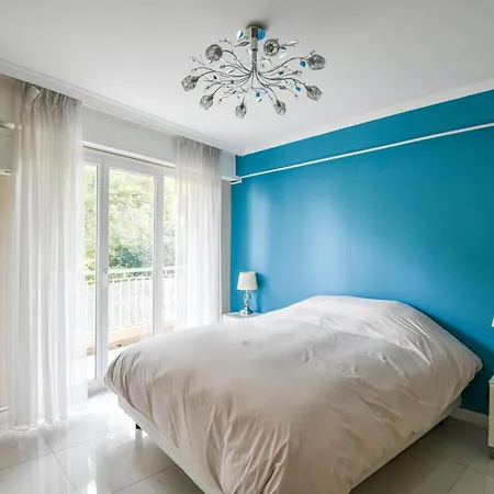 Belle Vue Et Proche De Monaco